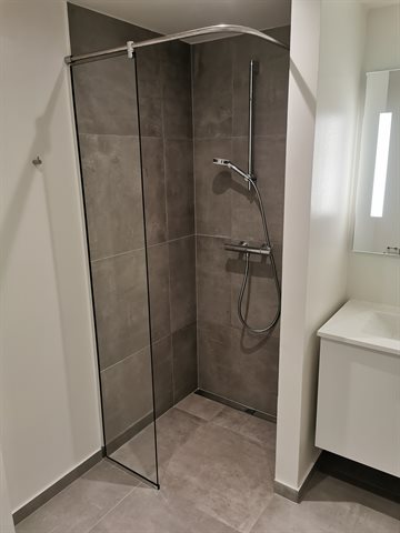 Nordic brusevæg på mål 500 x 2000 mm, klart glas 8 mm - Krom